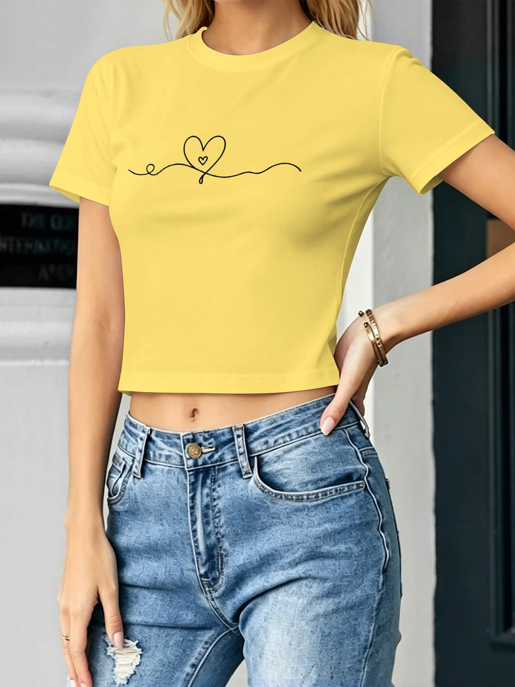 Women's Minimalist Heart Line Graphic Crop Top