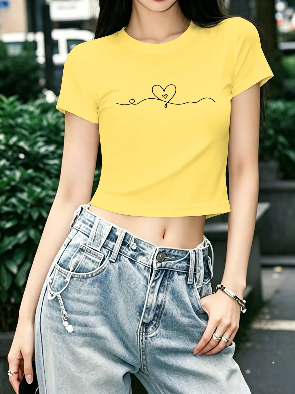 Women's Minimalist Heart Line Graphic Crop Top
